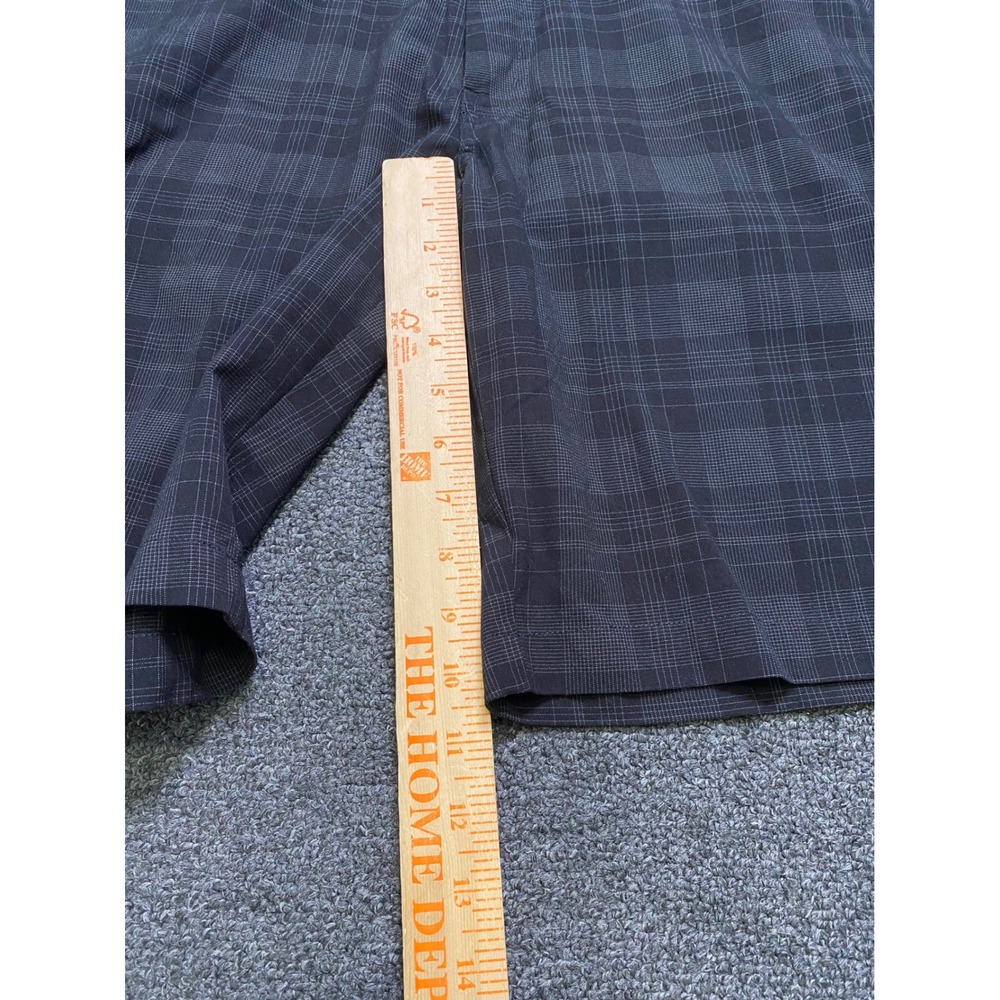 Travis Mathew Golf Shorts Gray Plaid Mens 32 Performance Stretch Flat Front Prep - Picture 4 of 6